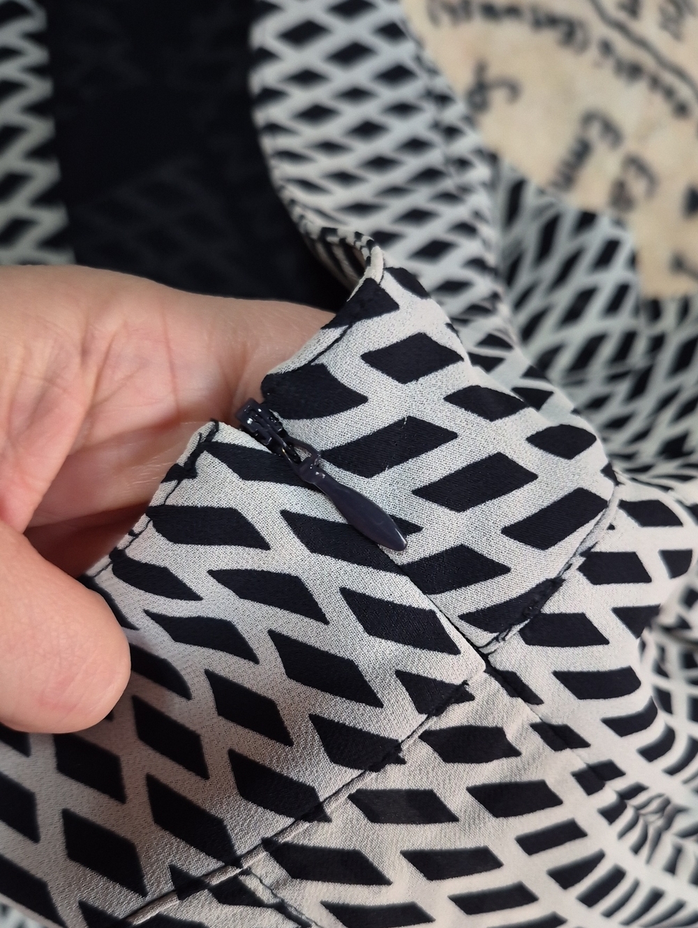Talbots Size 10 Geometric Print A-Line Skirt Side Zip Lined - Picture 4 of 10